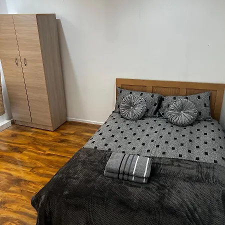 Good Priced Double Bed In Hayes Casa de hóspedes *