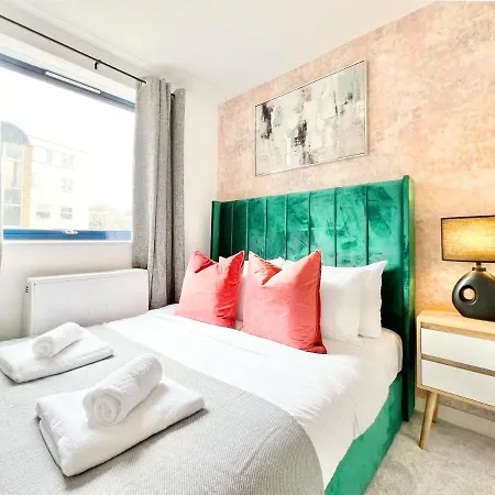 Weekly Or Monthly - Relocation & Business - 4 Guests - By Hofin Stays Short Lets & Serviced Apartment *