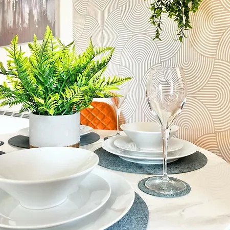 Weekly Or Monthly - Relocation & Business - 4 Guests - By Hofin Stays Short Lets & Serviced *