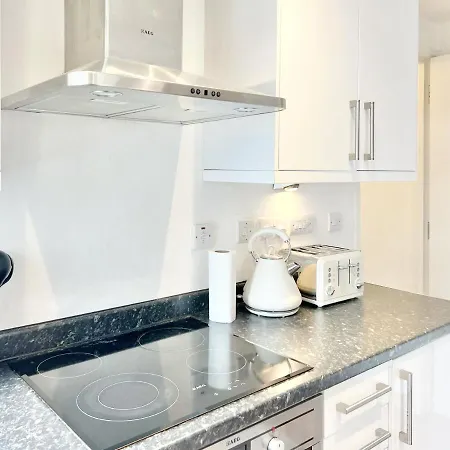 Weekly Or Monthly - Relocation & Business - 4 Guests - By Hofin Stays Short Lets & Serviced