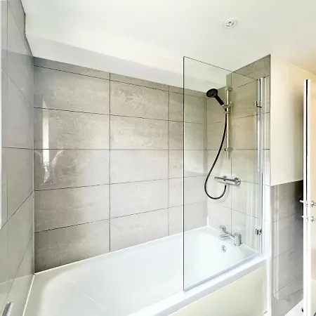 Weekly Or Monthly - Relocation & Business - 4 Guests - By Hofin Stays Short Lets & Serviced London