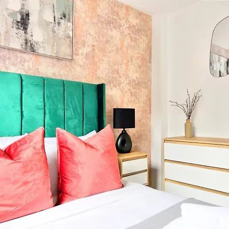 Weekly Or Monthly - Relocation & Business - 4 Guests - By Hofin Stays Short Lets & Serviced Apartment *