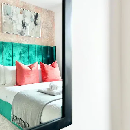 Apartment Weekly Or Monthly - Relocation & Business - 4 Guests - By Hofin Stays Short Lets & Serviced London