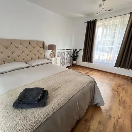Large With Free Netflix, Amazon Prime, * Bromley