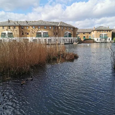Two Stunning Bedrooms & Private Balcony & River View Séjour chez l'habitant *