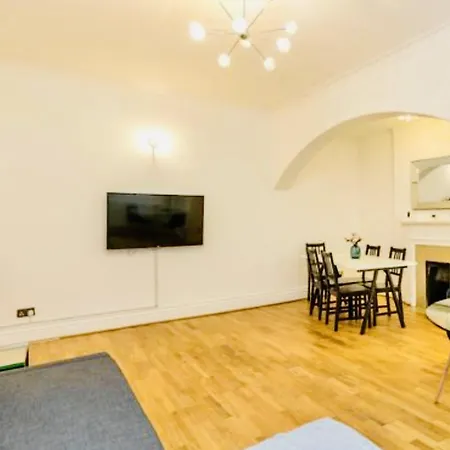 2 Bedroom Flat In Diplomatic Enclave In Kensington