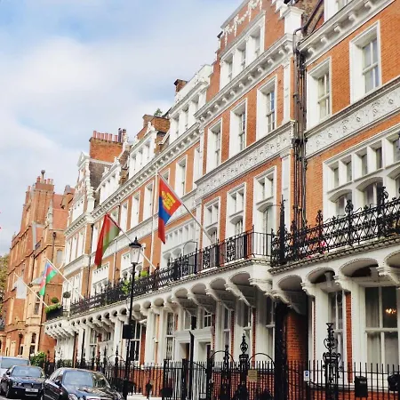 2 Bedroom Flat In Diplomatic Enclave In Kensington