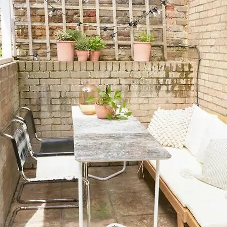 Apartament With A Garden In London, Dalston *