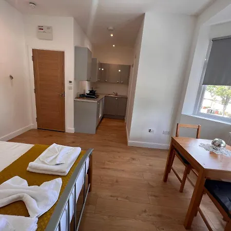 Gladstone Avenue Apartment