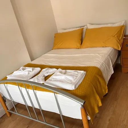Gladstone Avenue Apartment