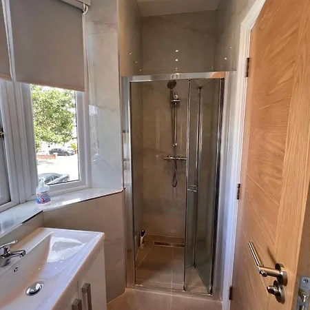 Gladstone Avenue Apartment