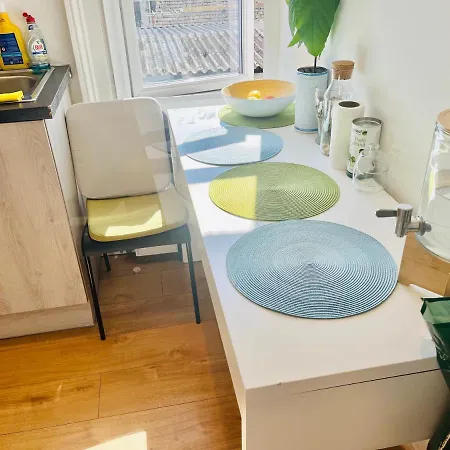 Apartment Very Lovely And 1-bed In London