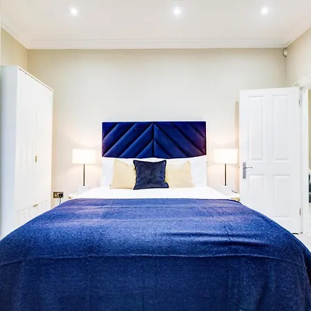 Hybrid Resi - Battersea Near Power Station Apartment