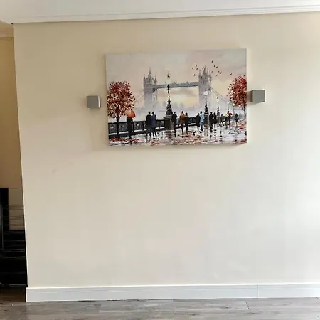 Luxuries 2 Bed Flat In Canary Wharf