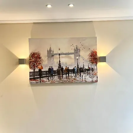 Luxuries 2 Bed Flat In Canary Wharf * London