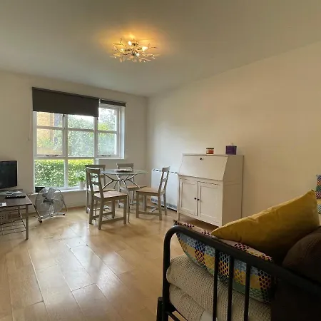 Surrey Docks Se16 Near Canada Water N Easy Access Canary Wharf