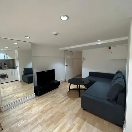 Finchley Road Apartment *