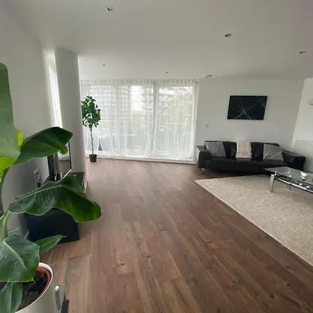 Royal Victoria Flats Apartment *