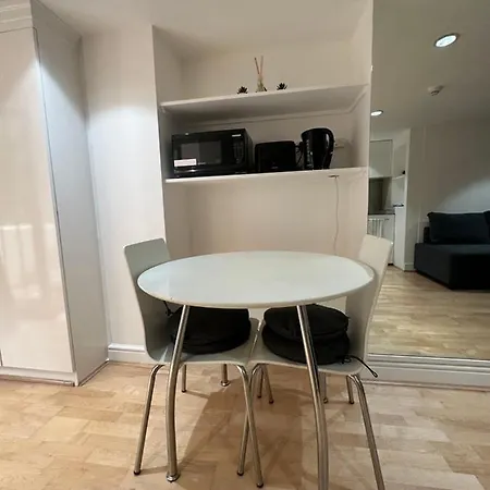 Finchley Road Apartment *