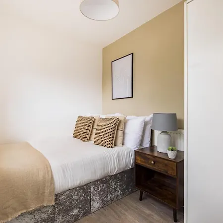 To Be Used,do Not Use Listing But Bookable * London