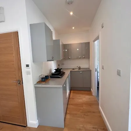 Apartment Gladstone Avenue *