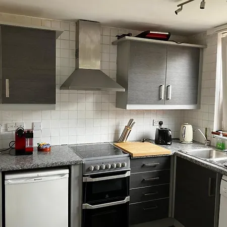 Lovely 2 Bedroom Flat In *
