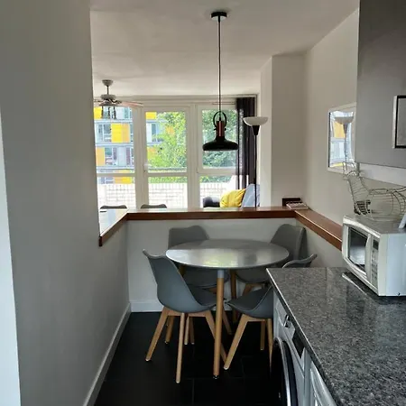 Apartment Lovely 2 Bedroom Flat In London