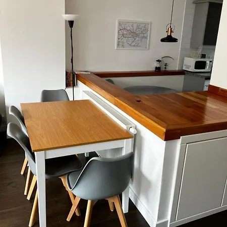 Apartment Lovely 2 Bedroom Flat In