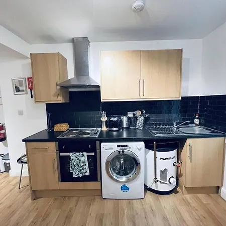 Lovely 1 Bed For 3 In Sb6 London