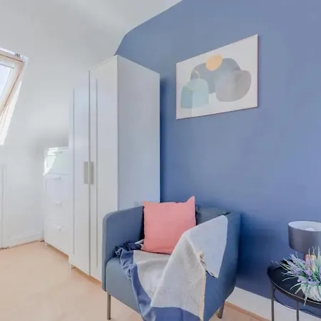 Holiday home Bright 2 Bedroom House In Kennington