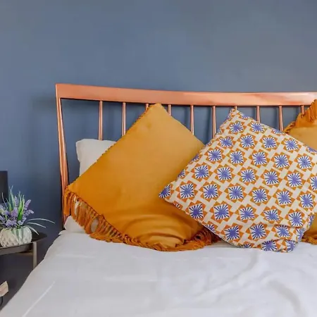 Bright 2 Bedroom House In Kennington Holiday home