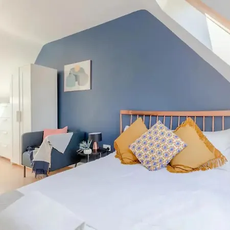 Bright 2 Bedroom House In Kennington Holiday home *