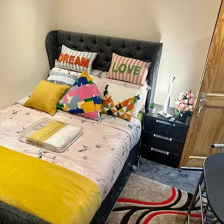 Haddington Road In Bromley Apartment