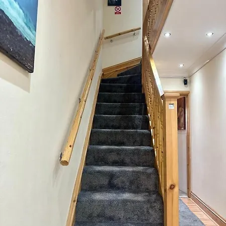 Haddington Road In Bromley Apartment *