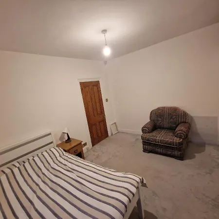 Apartment One Bedroom One Sitting Ro Let *