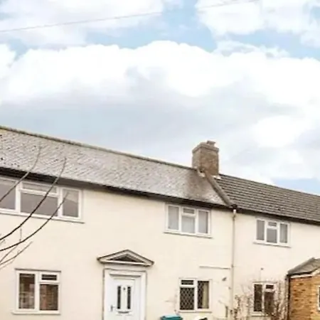 Lovely 3 Bed Terraced Family House
