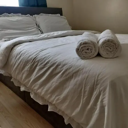 Guest house Beautiful House In Ruislip *