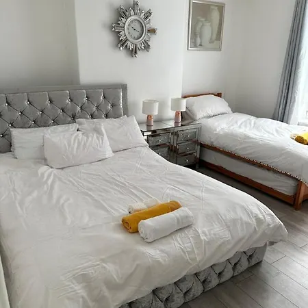 Apartment 8 Thomas House - Beautiful Spacious Modern