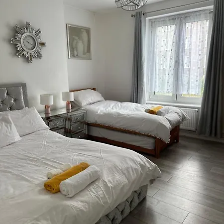 Apartment 8 Thomas House - Beautiful Spacious Modern London
