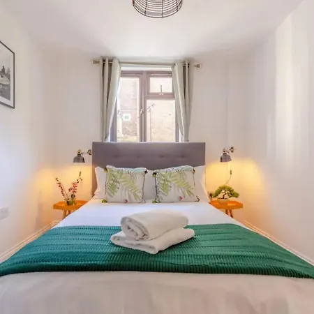 Bright 2 Bedroom House In Kennington