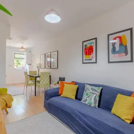 Bright 2 Bedroom House In Kennington Holiday home