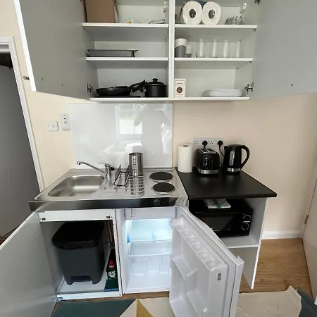 Flat 1, 128a Belsize Road Nw6 4bg *