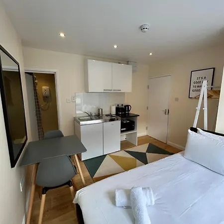 Apartment Flat 1, 128a Belsize Road Nw6 4bg *
