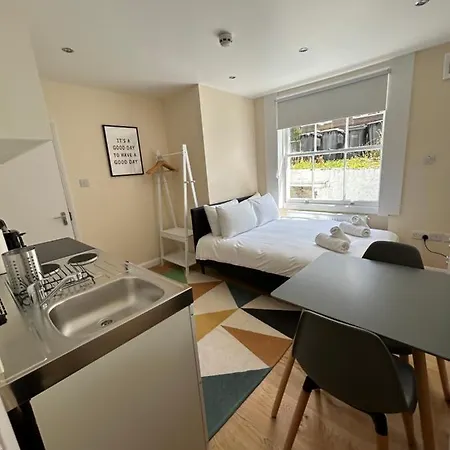 Flat 1, 128a Belsize Road Nw6 4bg * London