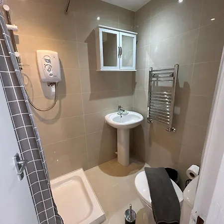 Flat 1, 128a Belsize Road Nw6 4bg Apartment
