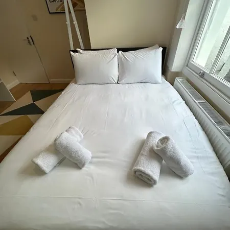 Flat 1, 128a Belsize Road Nw6 4bg Apartment London