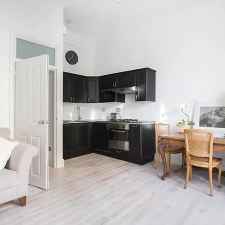 Beautiful First Floor In Central *
