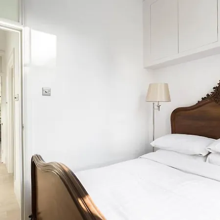 Beautiful First Floor In Central *