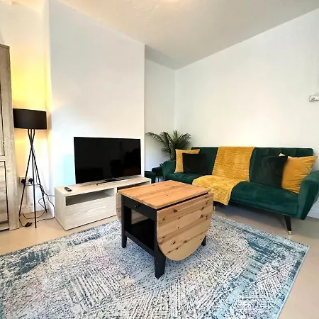 Charming 2-bed Flat With Balcony Close To White Westfield Apartment