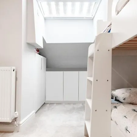 4 Bed Modern House Next To Hyde Park Holiday home London